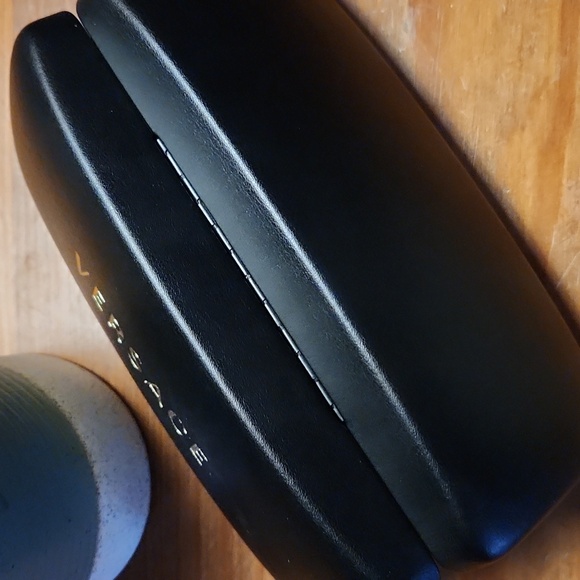 Versace hard sided glasses case - Picture 9 of 12